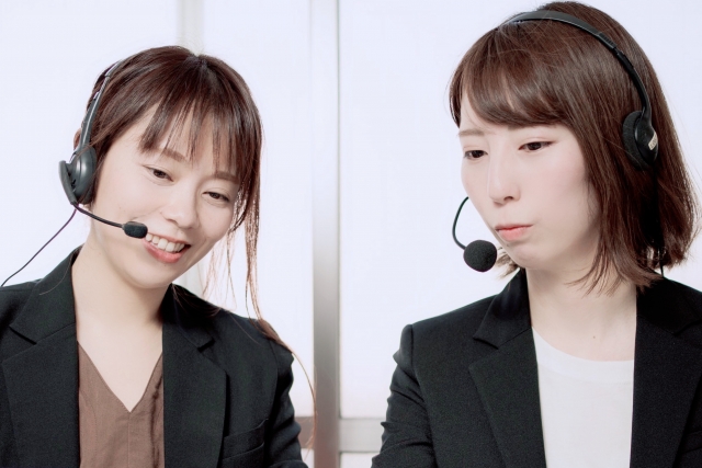 成約率をあげるために業務効率化を提唱するオペレーターのイメージです。