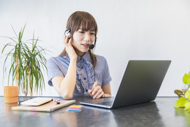 顧客対応するオペレーターのイメージです。