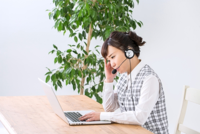 通話時間と平均後処理時間が長くなり悩んでいる管理者のイメージです。